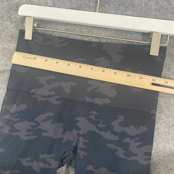 SPANX Camo Leggings Medium Green Black Seamless High Rise Shapewear - Picture 12 of 13
